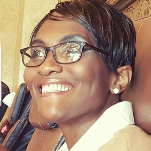 Meet your Posher Ambassador, Myesha - Picture 1 of 5